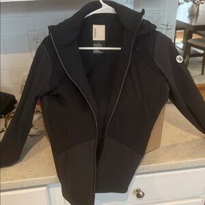 Vuori Women's Utility Jacket in Black